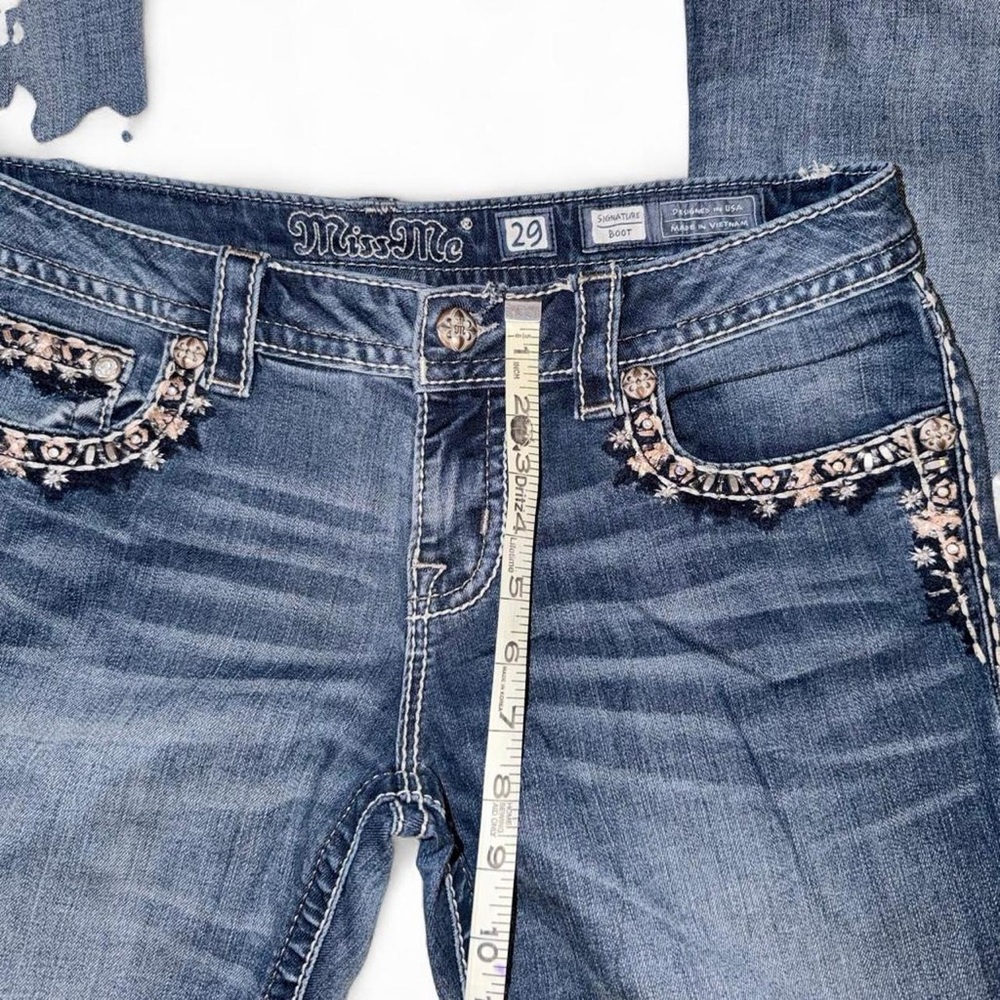 Miss Me Blue Denim Embroidered Pocket jeans. Size 29 - Picture 6 of 8